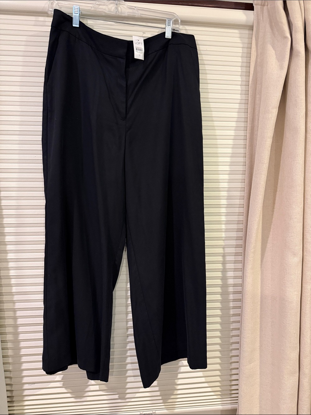 LOFT Black Wide-Leg cropped Pants